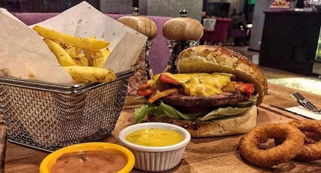 Mekan Kafe Sarigazi Istanbul